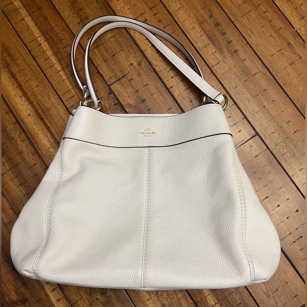 Coach Cream/White Leather Shoulder Bag